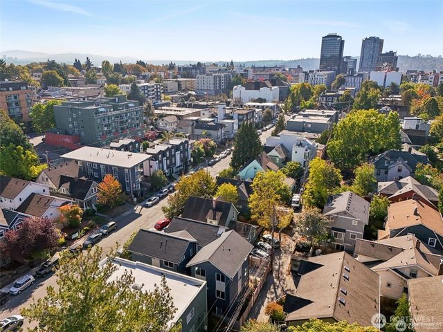 5259 Brooklyn Avenue NE, Seattle, WA 98105