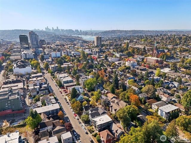 5259 Brooklyn Avenue NE, Seattle, WA 98105