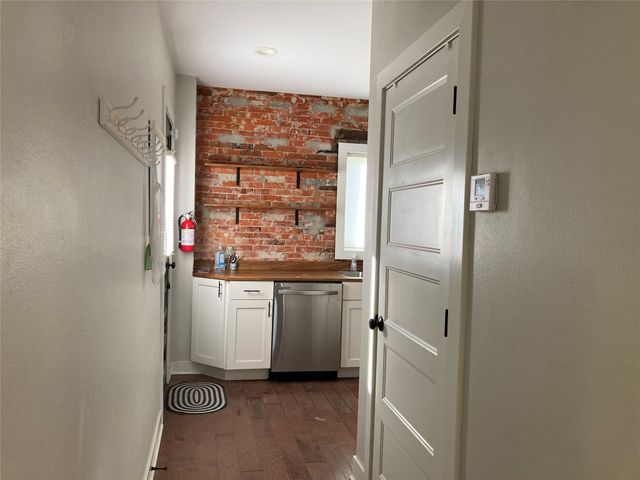 223 E 3rd Street, Pella, IA 50219