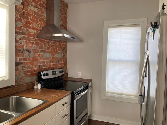 223 E 3rd Street, Pella, IA 50219