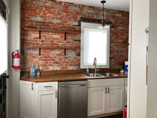 223 E 3rd Street, Pella, IA 50219