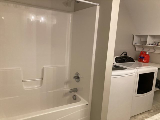 223 E 3rd Street, Pella, IA 50219