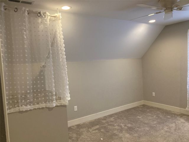 223 E 3rd Street, Pella, IA 50219