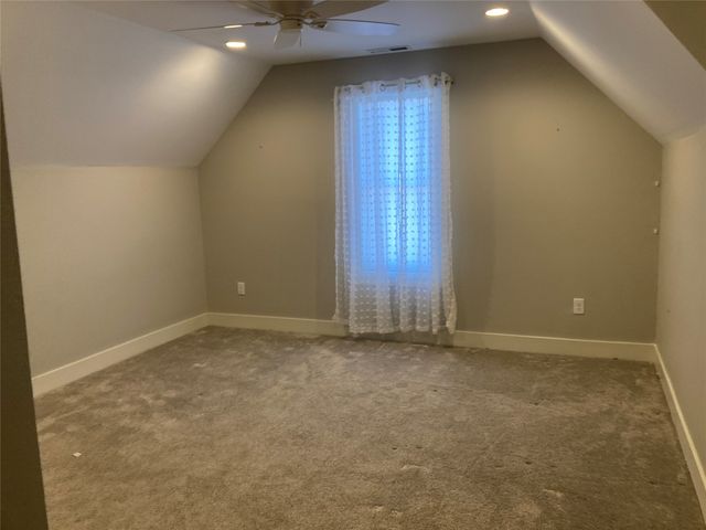 223 E 3rd Street, Pella, IA 50219