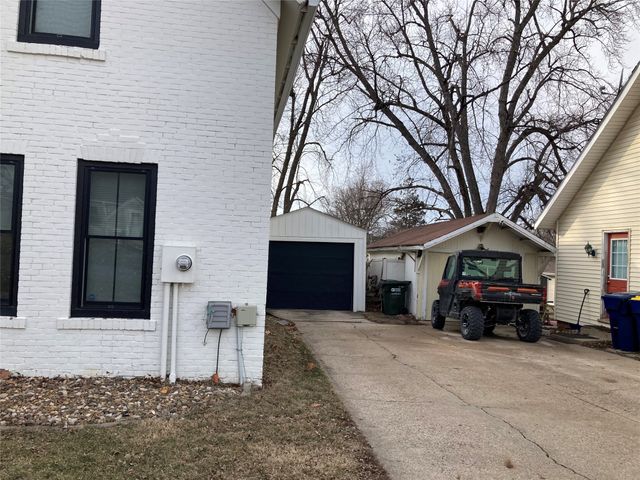 223 E 3rd Street, Pella, IA 50219