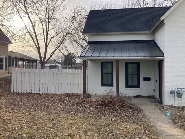 223 E 3rd Street, Pella, IA 50219