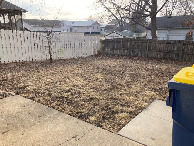 223 E 3rd Street, Pella, IA 50219