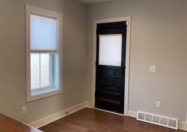 223 E 3rd Street, Pella, IA 50219