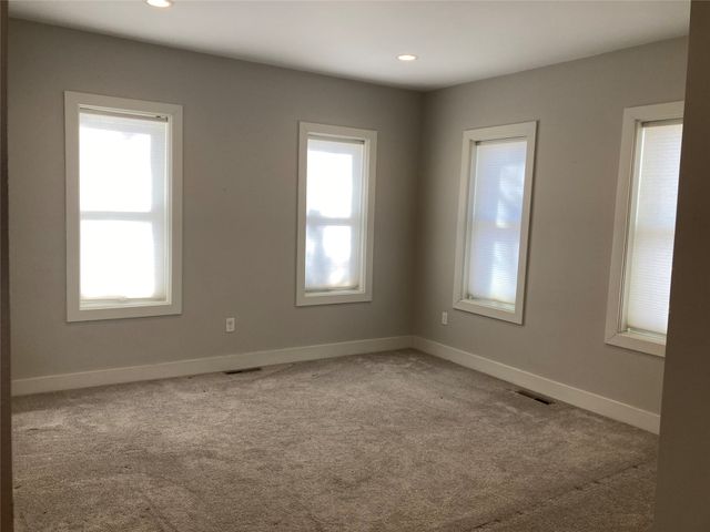 223 E 3rd Street, Pella, IA 50219