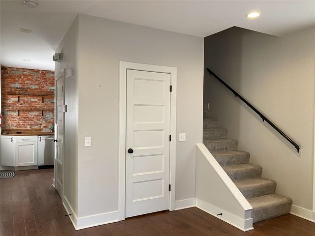 223 E 3rd Street, Pella, IA 50219