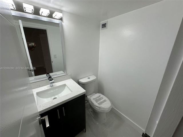 16919 N Bay Road 215, Sunny Isles Beach, FL 33160