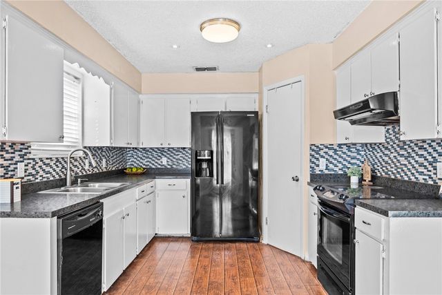 1910 Cherokee St, Corpus Christi, TX 78409