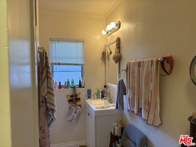 140 N Pass Avenue, Burbank, CA 91505