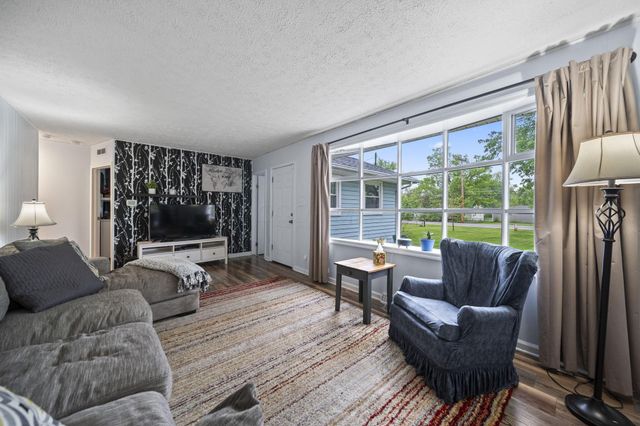 6732 London Groveport Road, Grove City, OH 43123