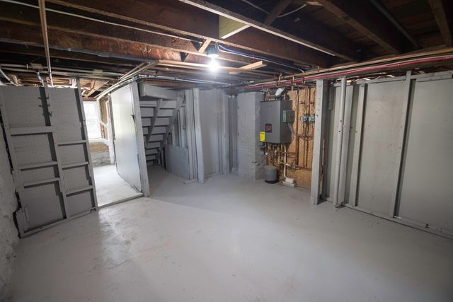 32 Spooner St, Easton, MA 02356