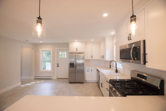 32 Spooner St, Easton, MA 02356
