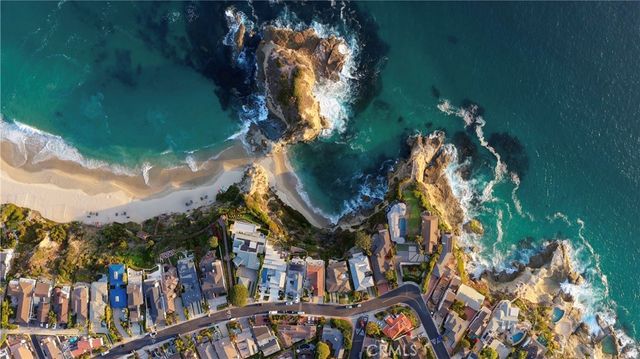 10 S La Senda, Laguna Beach, CA 92651