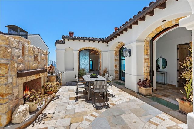 10 S La Senda, Laguna Beach, CA 92651