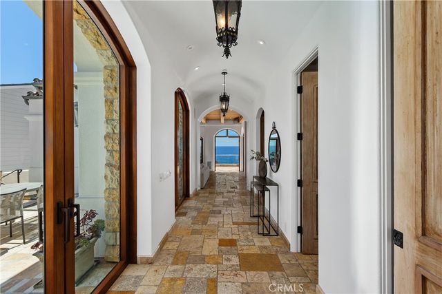 10 S La Senda, Laguna Beach, CA 92651