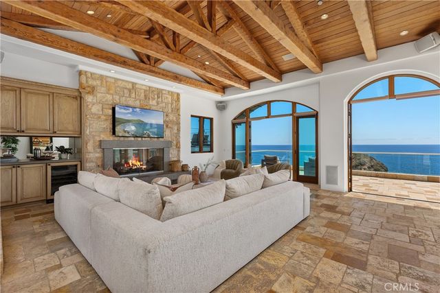 10 S La Senda, Laguna Beach, CA 92651
