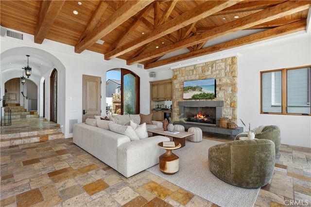 10 S La Senda, Laguna Beach, CA 92651