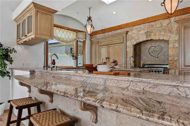 10 S La Senda, Laguna Beach, CA 92651