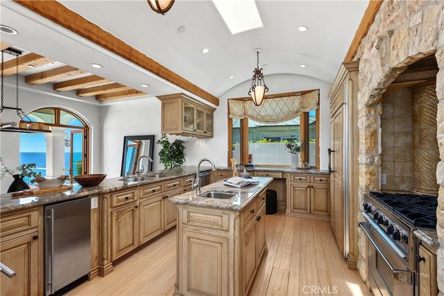 10 S La Senda, Laguna Beach, CA 92651