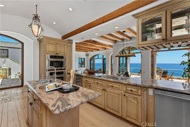 10 S La Senda, Laguna Beach, CA 92651
