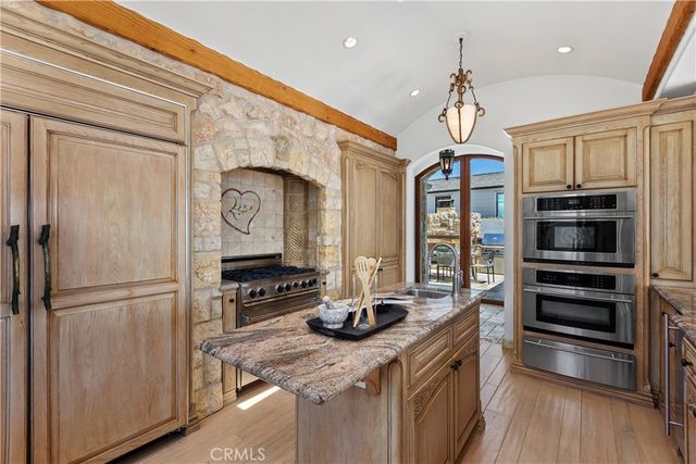 10 S La Senda, Laguna Beach, CA 92651