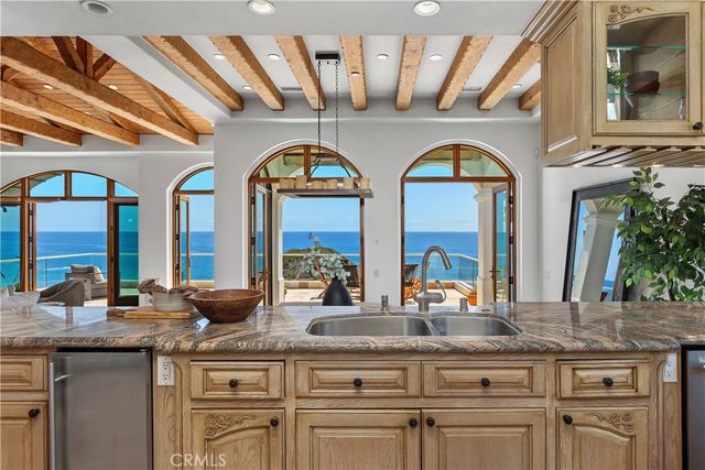 10 S La Senda, Laguna Beach, CA 92651