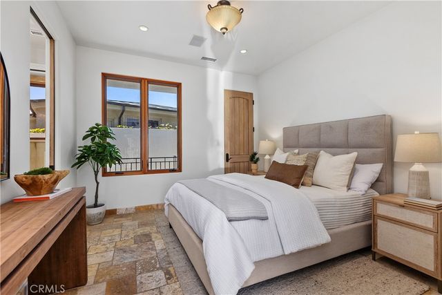 10 S La Senda, Laguna Beach, CA 92651