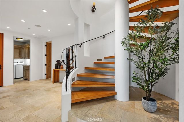 10 S La Senda, Laguna Beach, CA 92651
