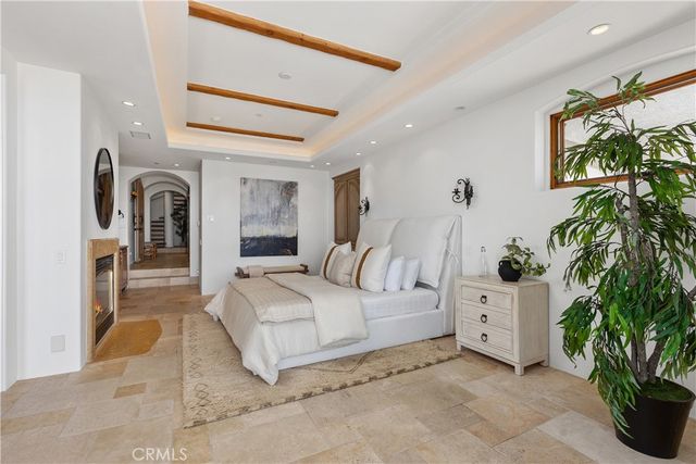 10 S La Senda, Laguna Beach, CA 92651