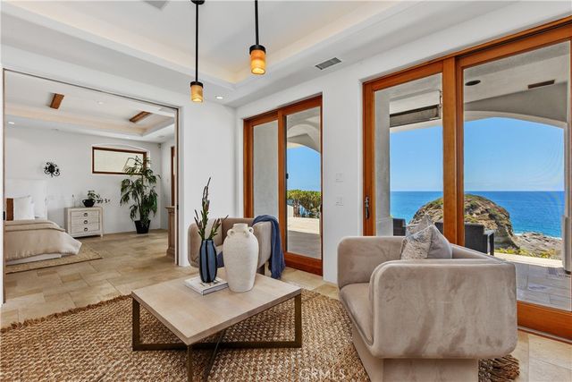 10 S La Senda, Laguna Beach, CA 92651