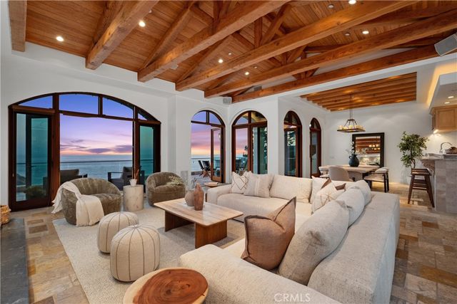 10 S La Senda, Laguna Beach, CA 92651
