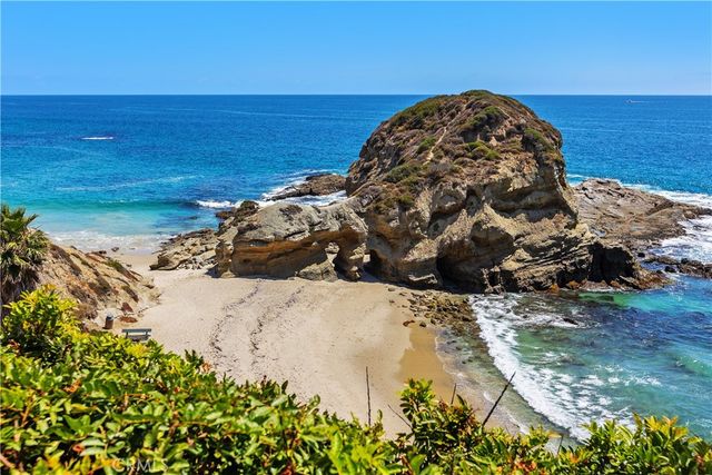 10 S La Senda, Laguna Beach, CA 92651