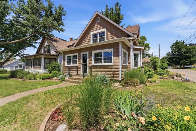 940 Jones Street, Bettendorf, IA 52722