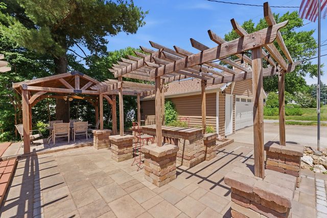 940 Jones Street, Bettendorf, IA 52722