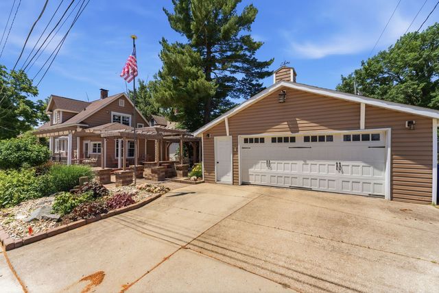 940 Jones Street, Bettendorf, IA 52722