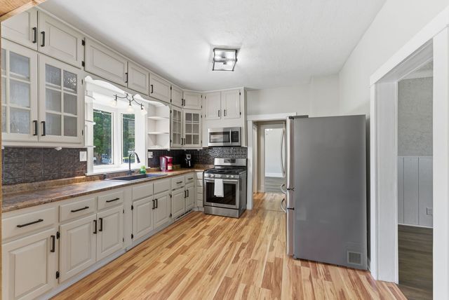 940 Jones Street, Bettendorf, IA 52722