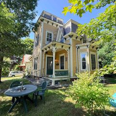 59 Highland Street, Brattleboro, VT 05301