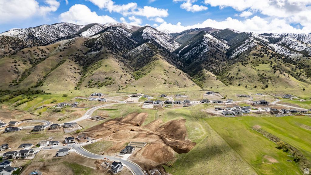 Image 3 of property listing at 810 E 200 N # 16, Providence, UT 84332