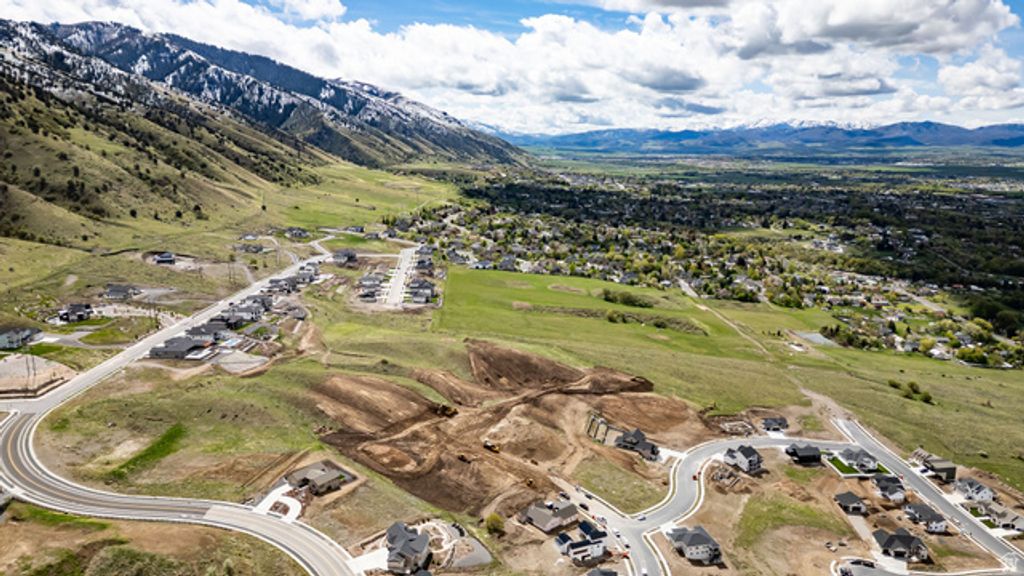 Image 8 of property listing at 810 E 200 N # 16, Providence, UT 84332