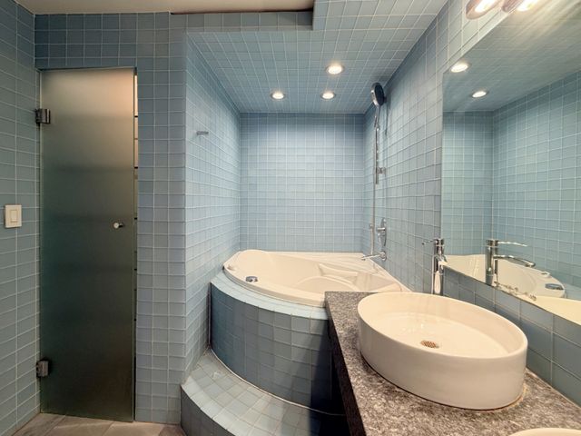 211 E Ohio Street 2707, Chicago, IL 60611