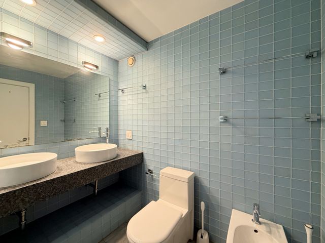 211 E Ohio Street 2707, Chicago, IL 60611