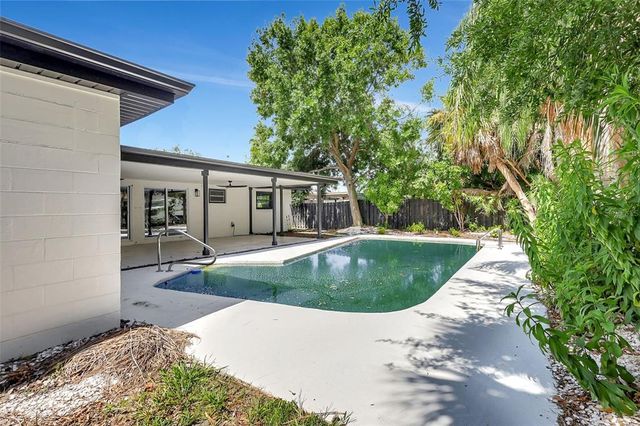 1767 DELAWARE AVENUE NE, St Petersburg, FL 33703