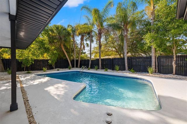 1767 DELAWARE AVENUE NE, St Petersburg, FL 33703