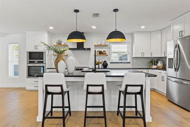 1767 DELAWARE AVENUE NE, St Petersburg, FL 33703