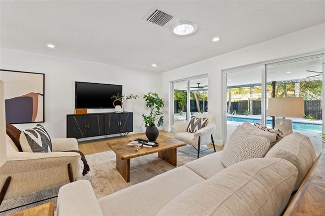 1767 DELAWARE AVENUE NE, St Petersburg, FL 33703