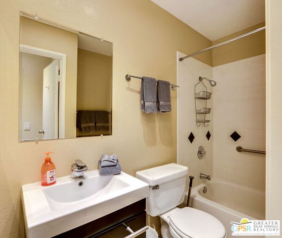 420 N Villa Court 200, Palm Springs, CA 92262